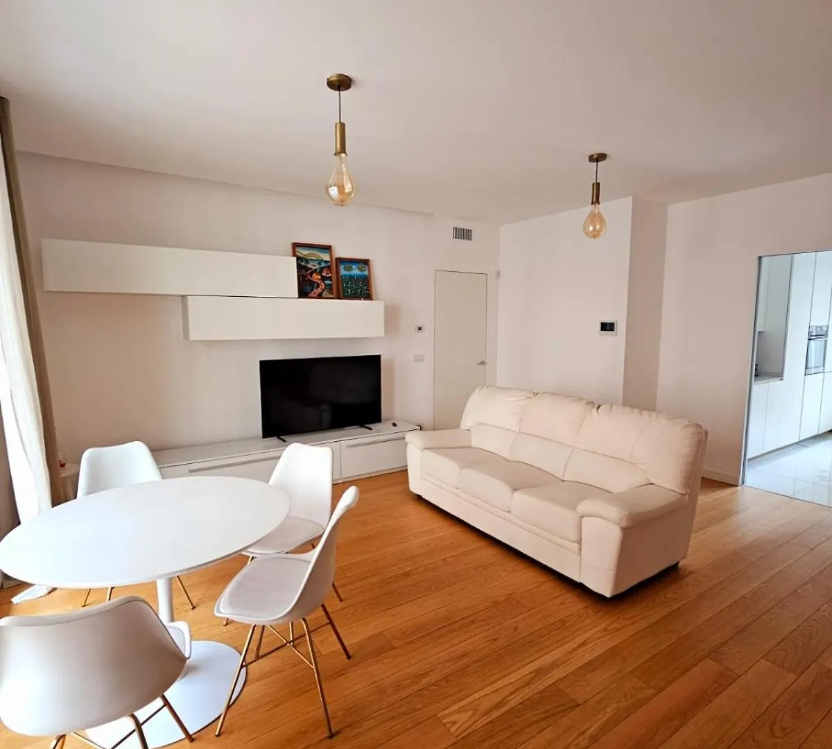 3-Bedroom - Sleeps 7 - With Gym Milan Apartment