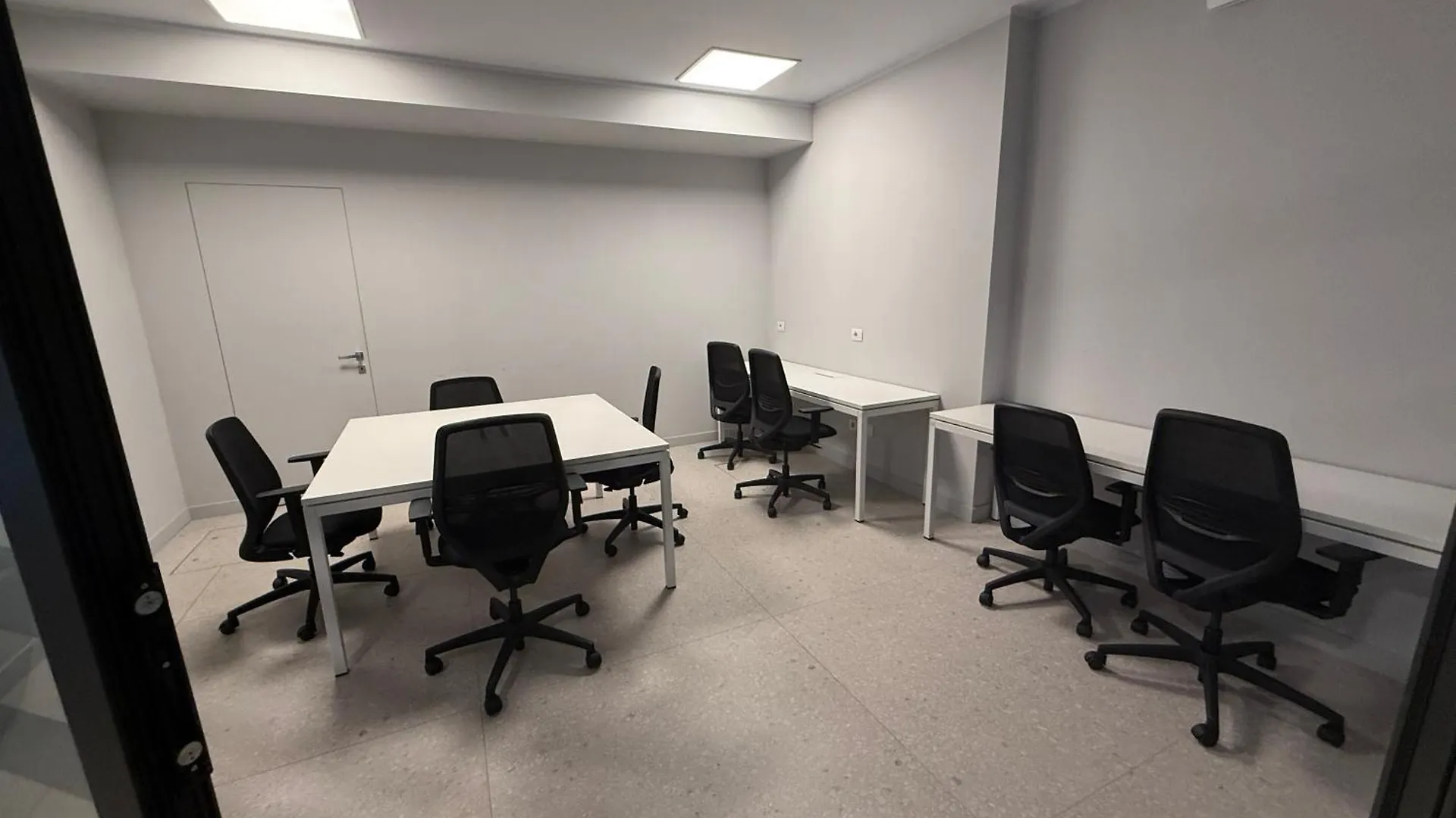 Apartment 3-Bedroom - Sleeps 7 - With Gym Milan