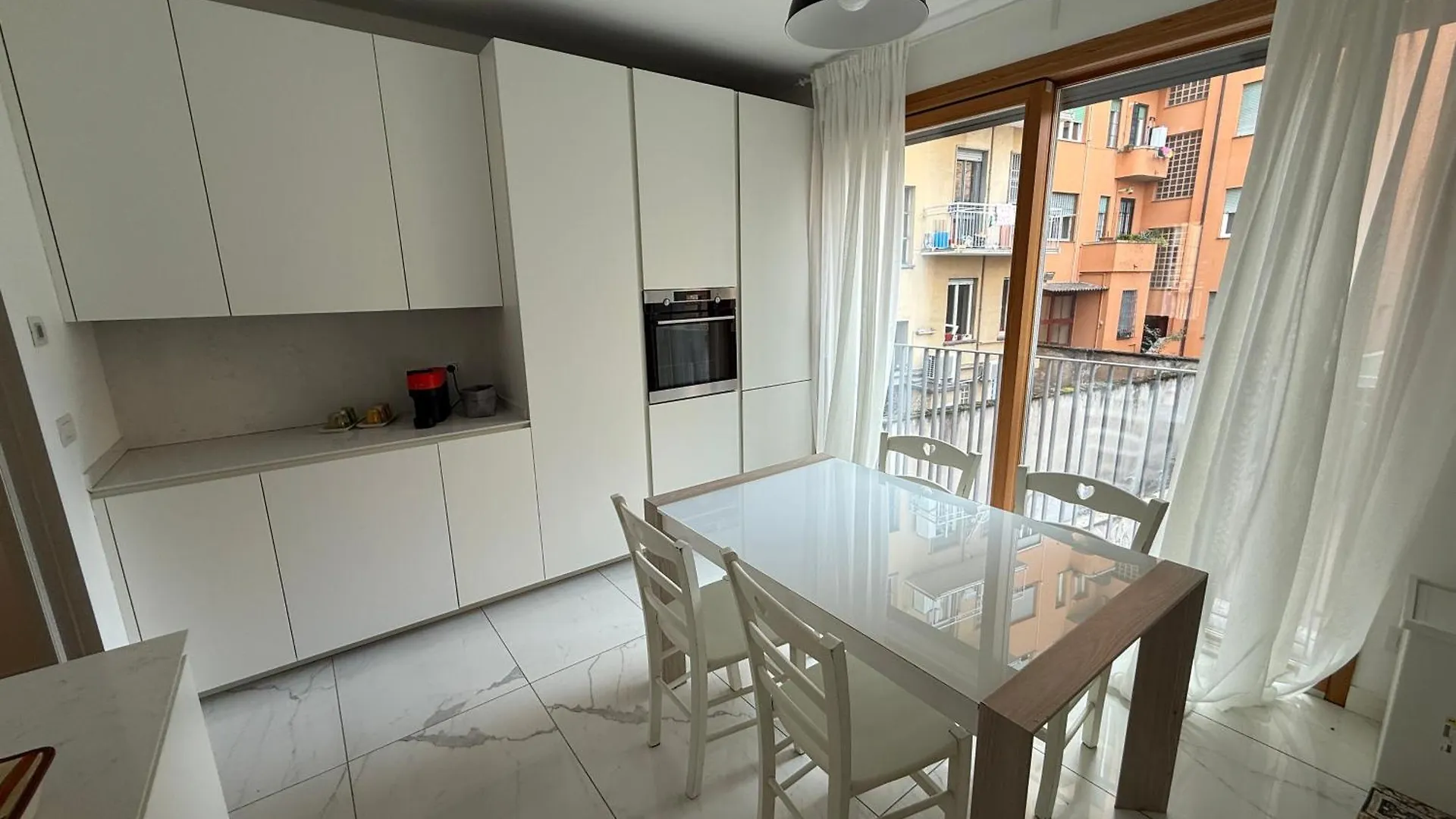 3-Bedroom - Sleeps 7 - With Gym Milan Italy